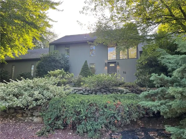 104 Alpine Estates Dr, Cranston, RI 02921