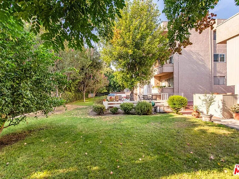 5139 Balboa Blvd #203 — Photo 23