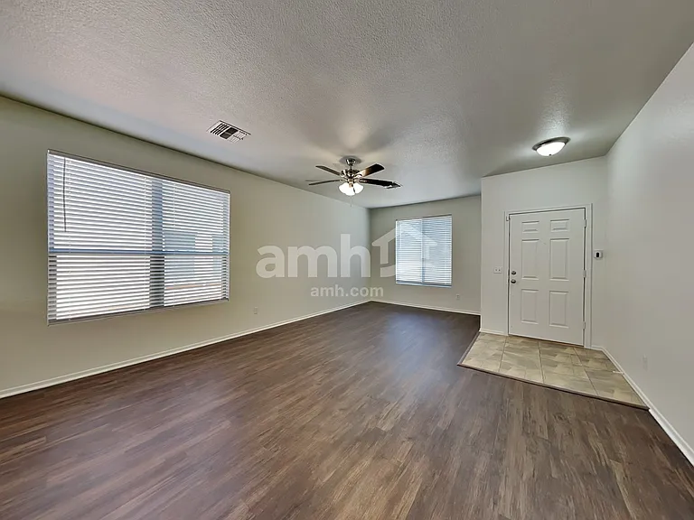 16923 W Central St — Photo 9