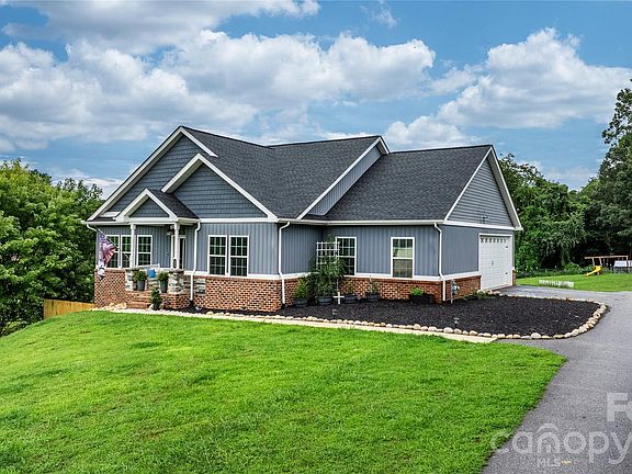 3rd image of 111 Pinewood Rd