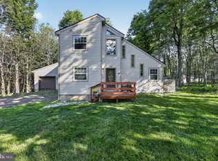 1060 Mohawk Trl, Gouldsboro, PA 18424