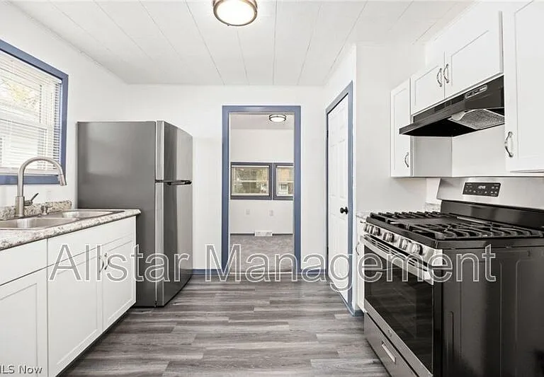 961 Wyley Ave — Photo 5