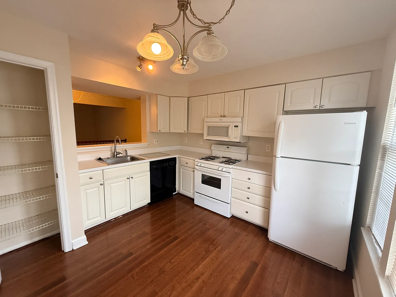 935 Joshua Tree Ct — Photo 2