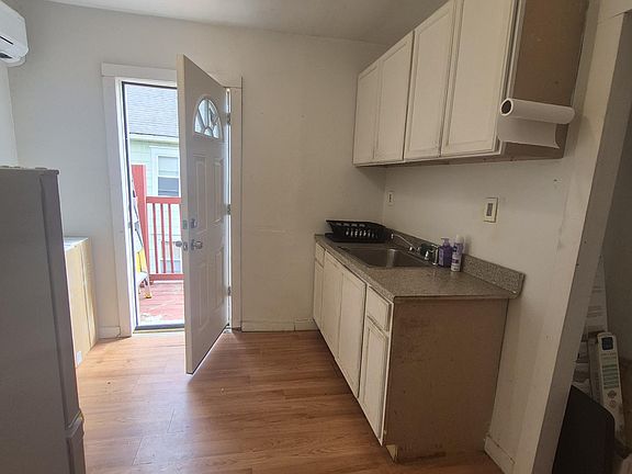 3rd image of 44 Cherry St #44