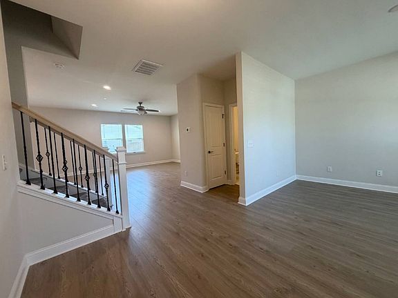 3rd image of 974 Danner Dr