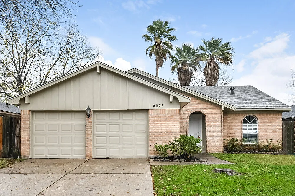 3 bed, 2.0 bath, 1292 sqft, $1,655 — Photo 1