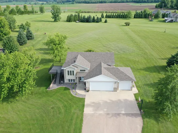 735 Riverwood Ct, Elgin, MN 55932