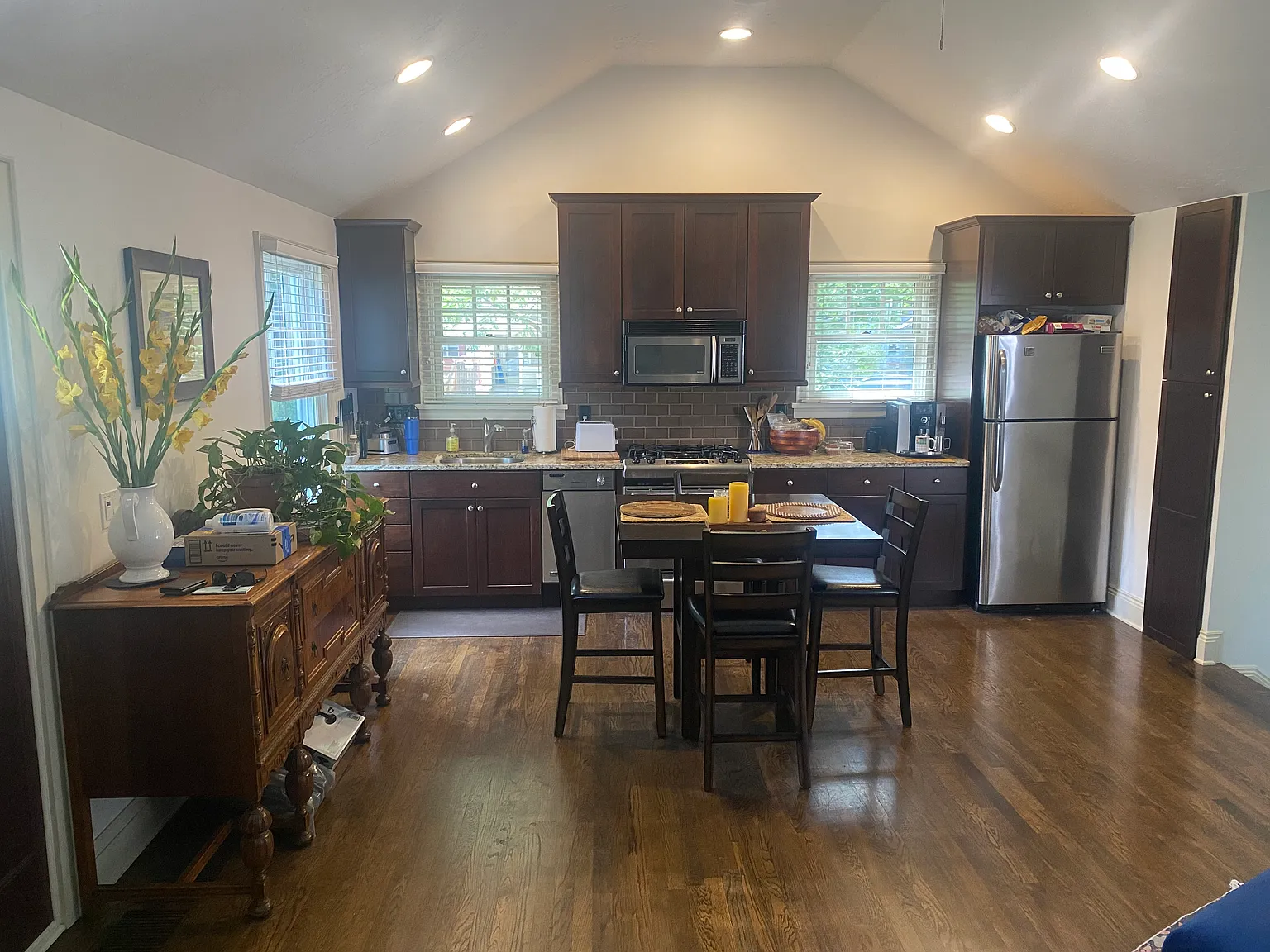 2 bed, 1124 sqft, $1,800 — Photo 4