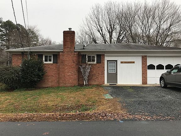 side of house w/ garage