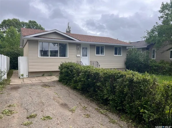 9 Carmichael BAY, Regina, SK S4R 0C7