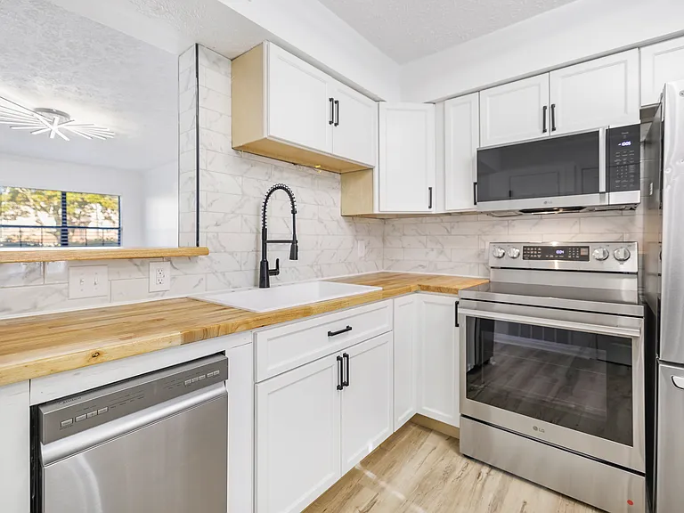 120 Woodhouse Ln #A — Photo 8