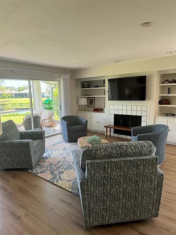 2 bed, 2.0 bath, 2051 sqft, $4,000 — Photo 1