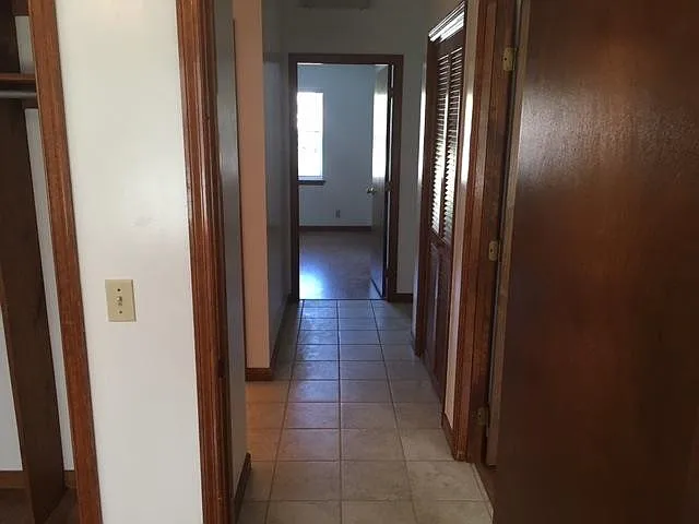 403 Somerset Rd — Photo 36