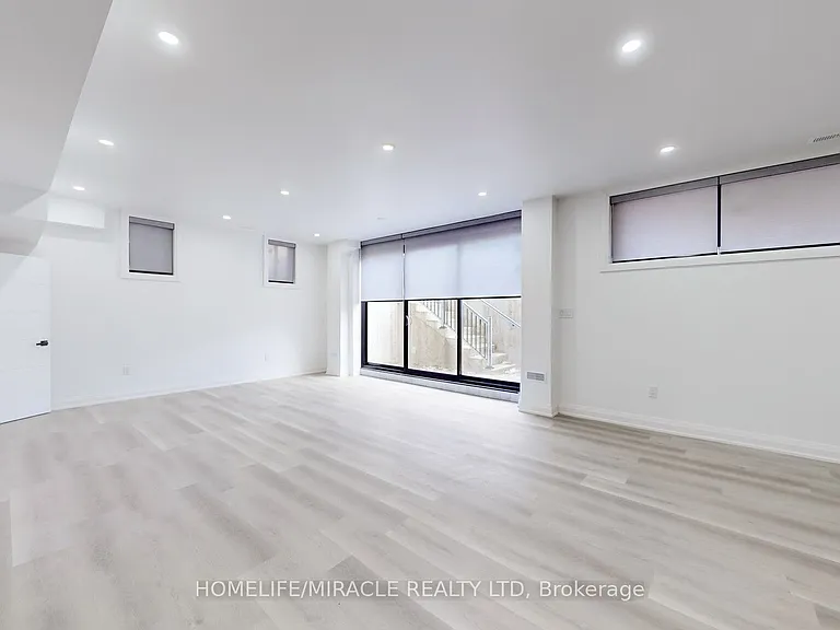 150 Stewart St — Photo 20
