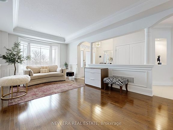 4th image of 57 Hawkridge Trl