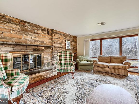 5th image of 1 Gunpowder Rd