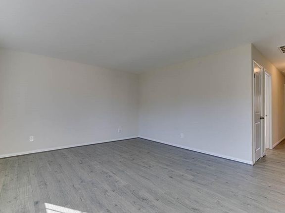 5th image of 349 Flora Dr