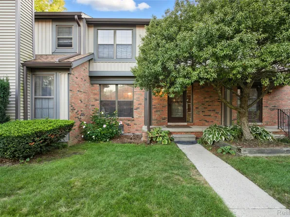12406 Woodgate Dr, Plymouth, MI 48170