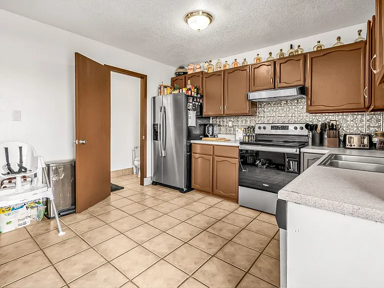 252 E Rangely Ave — Photo 7