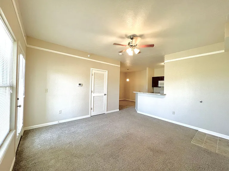 1714 Avenue K — Photo 3