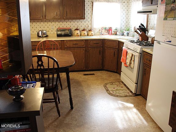 3rd image of 22 Woodchuck Parkway