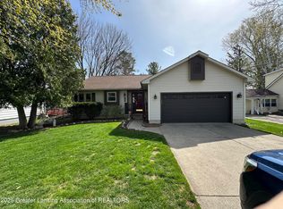 1032 Robins Rd, Lansing, MI 48917