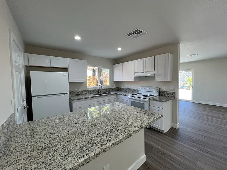 3608 W Bonanza Rd — Photo 12
