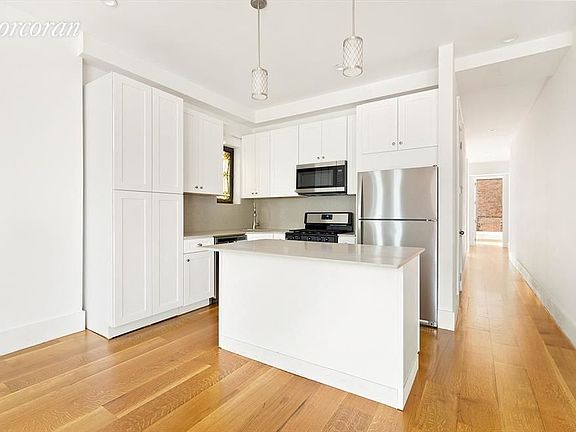 2nd image of 896 Park Pl #2