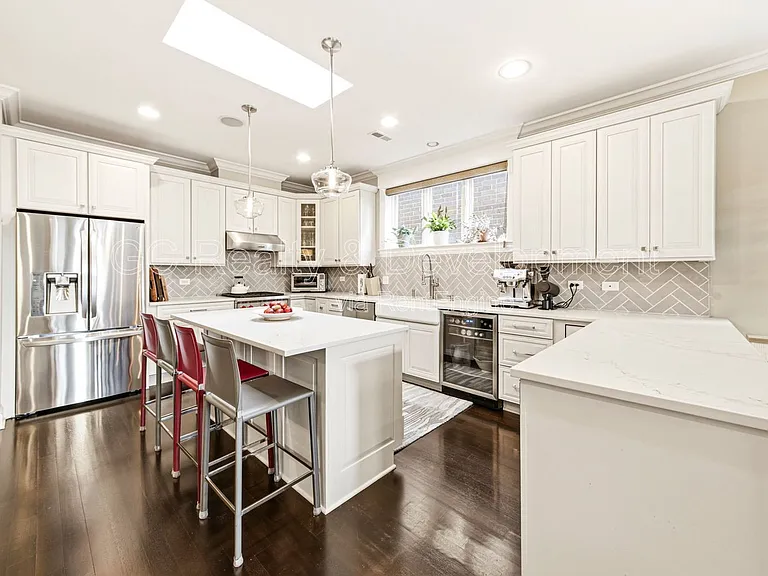 3934 N Janssen Ave #4 — Photo 14