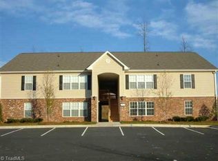 1820 Crest Holw #202, Winston Salem, NC 27127