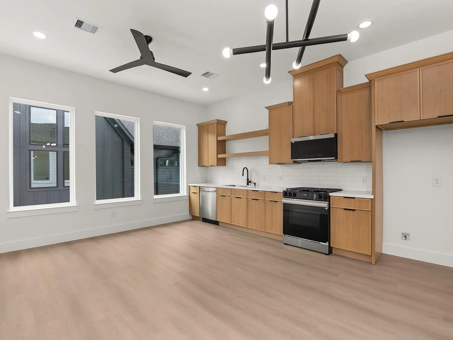 2 bed, 2.0 bath, $1,795 — Photo 4
