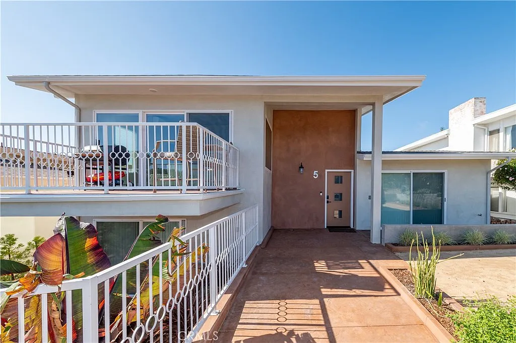 2 bed, 700 sqft, $3,500 — Photo 1
