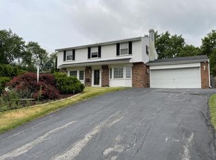 18320 W Hillside Dr, New Berlin, WI 53146