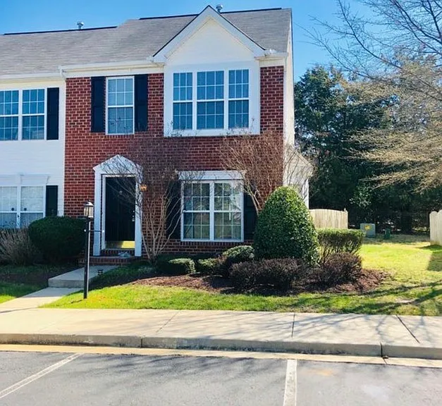 1107 Magnolia Pointe Blvd — Photo 1