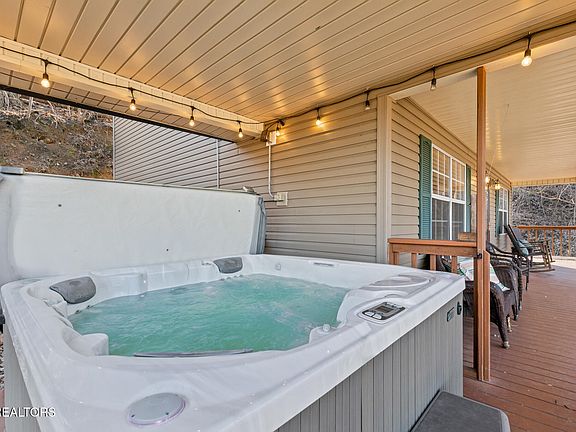 3rd image of 609 Sunset Ln