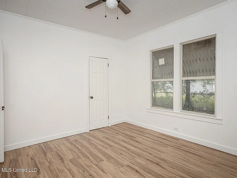 4406 Richard St — Photo 32