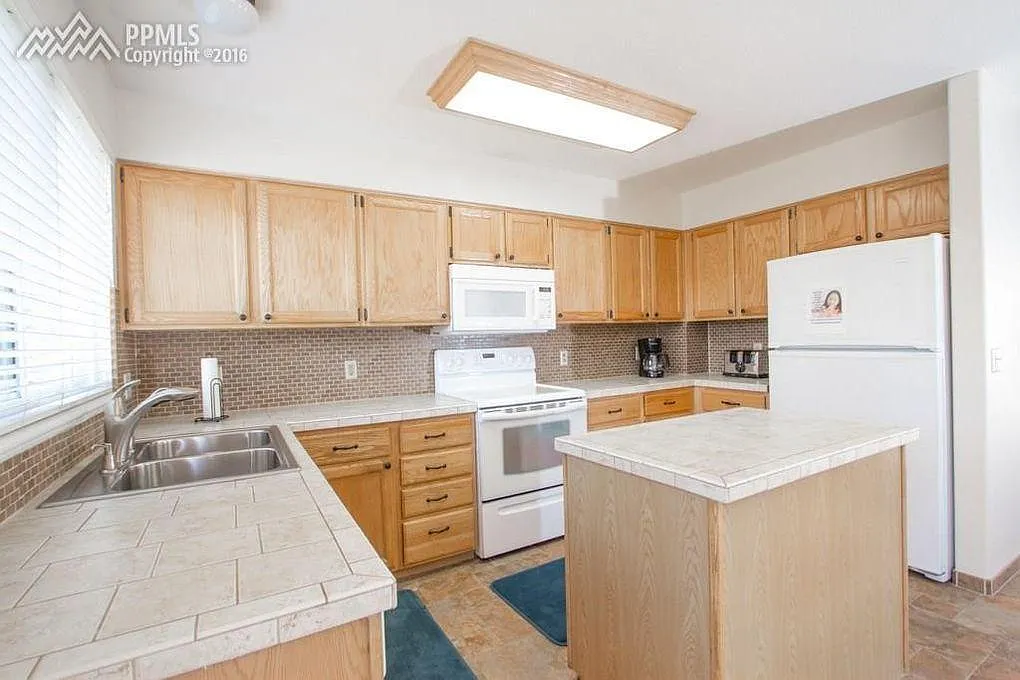 Building Photo - 7135 Ashley Dr