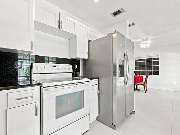 3rd image of 10275 SW 152nd St