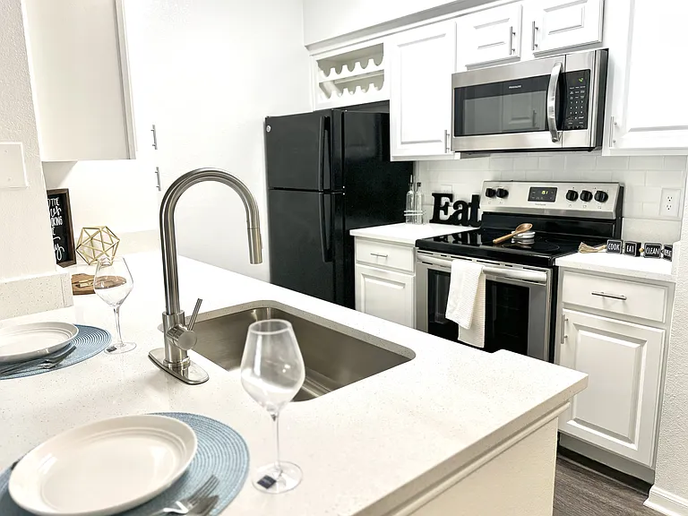 Metropolitan at Cityplace — Photo 9