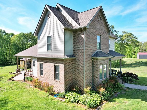 3rd image of 264 Oakridge Ln