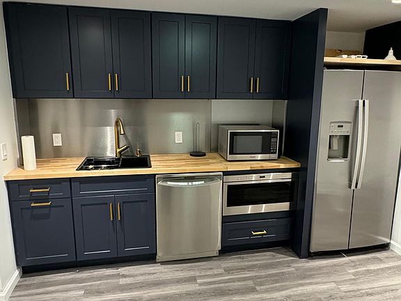 5th image of 132 Waverly Ave Unit 3