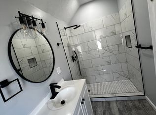 87 Waterman Ave FLOOR 3, Cranston, RI 02910