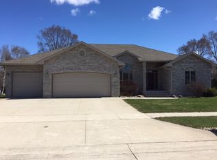 1837 S Rhode Island Ct, Mason City, IA 50401