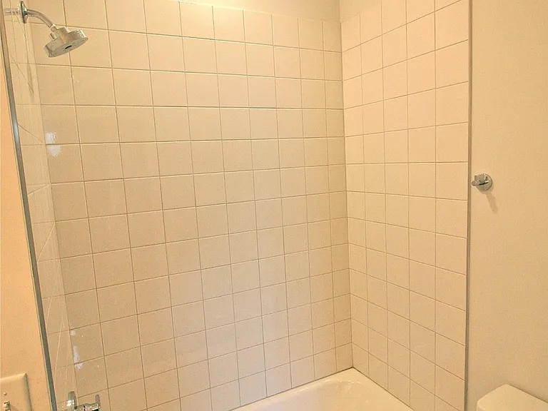 1029 Chester Ave — Photo 28