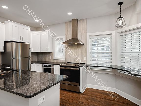 3rd image of 920 Ward Pkwy #8