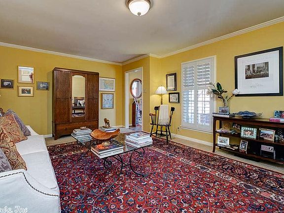 5th image of 10 Leslie Cir