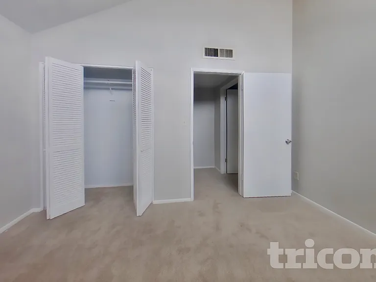 3031 W Mercer Ln — Photo 12