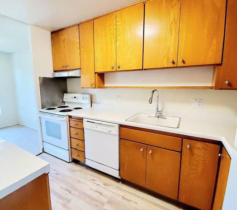 1st image of 407-932 Peninsula Ave #407