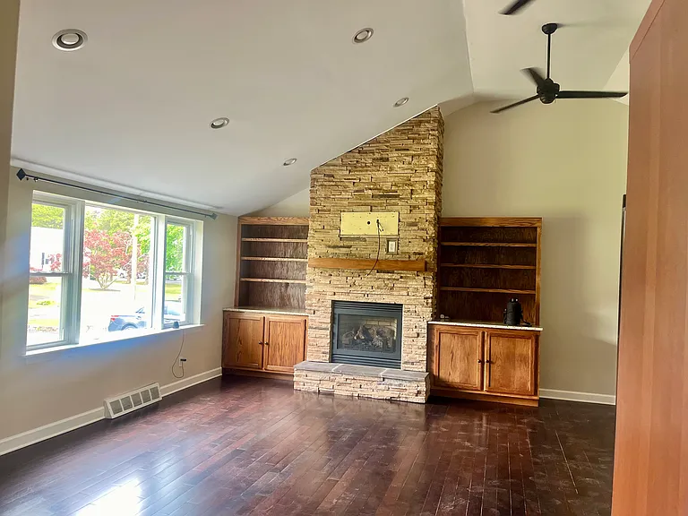132 S Eastview Ave — Photo 5