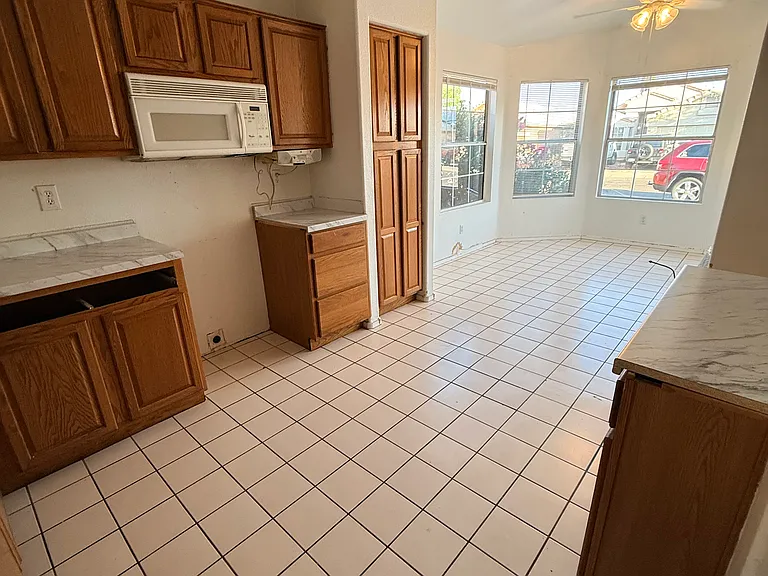 9010 W Holly St — Photo 8